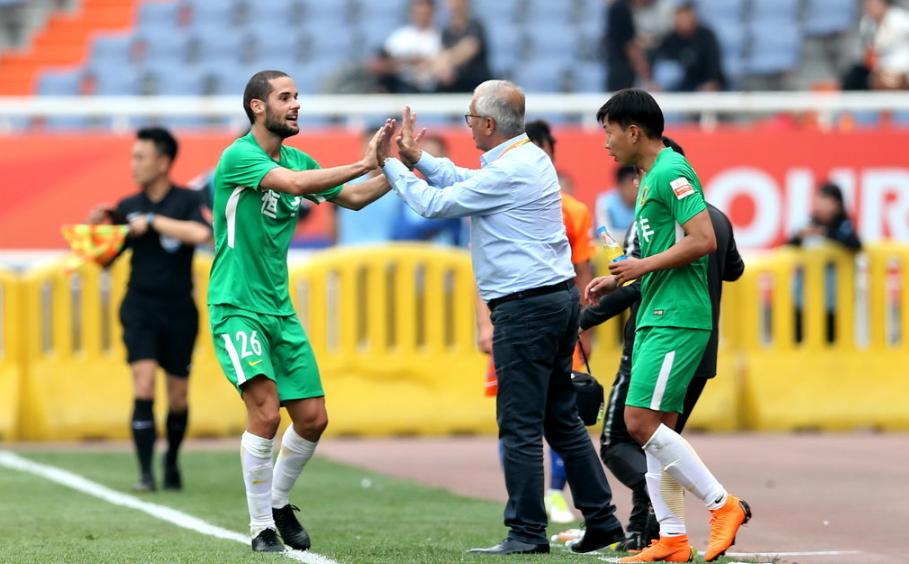 山东鲁能后防线集体思考人生，贵州恒丰笑纳赛季首胜