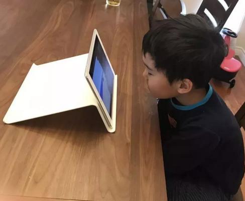 孩子玩ipad对眼睛的影响,孩子看ipad不伤眼