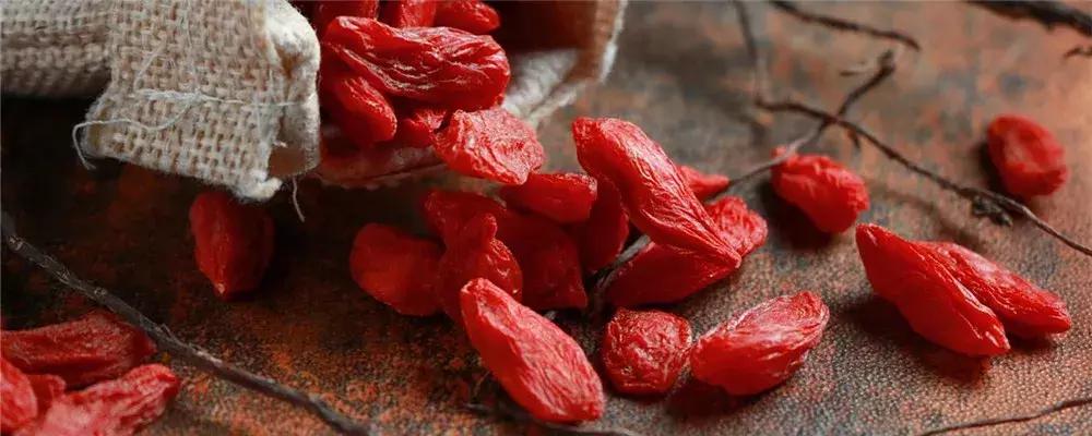 女性美容养颜药酒配方视频,女人泡什么药酒补气血又美容养颜