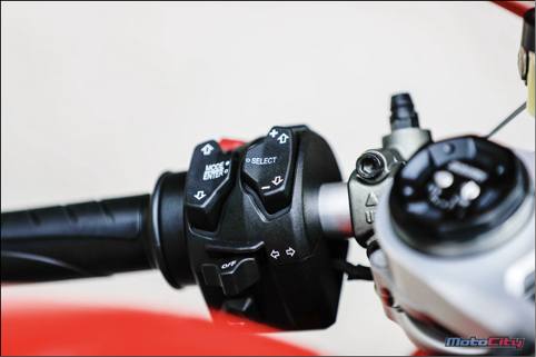 杜卡迪panigalev4新款座高区别,杜卡迪panigalev4speciale限量版