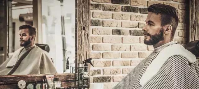 背头发型适合什么脸型女生图片,背头男发型龙须背头适合什么脸型