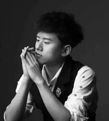 背头发型适合什么脸型女生图片,背头男发型龙须背头适合什么脸型