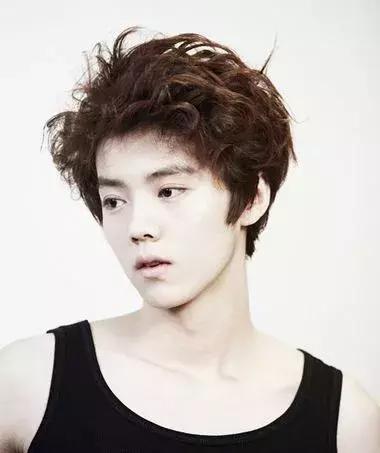 背头发型适合什么脸型女生图片,背头男发型龙须背头适合什么脸型