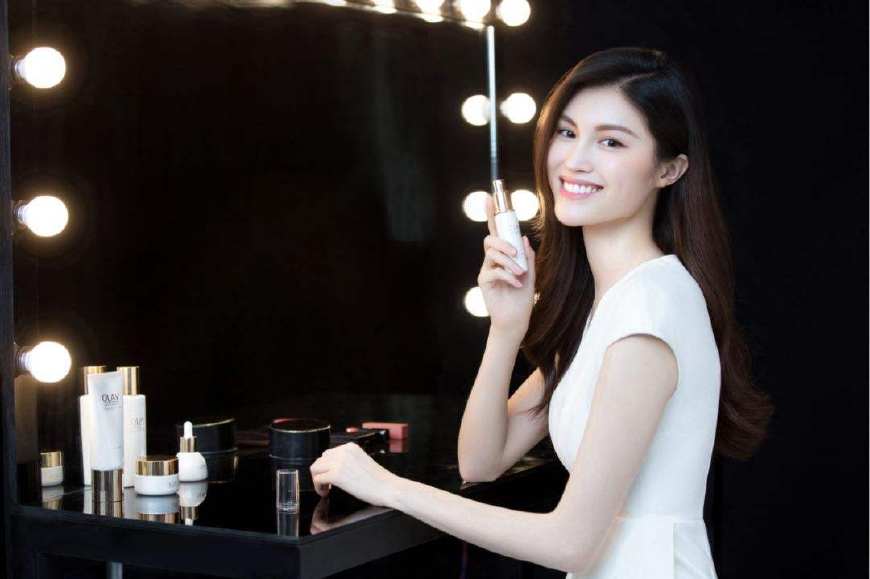 一白遮百丑怎么能让我们白到发光,俗话说一白遮百丑是真的吗