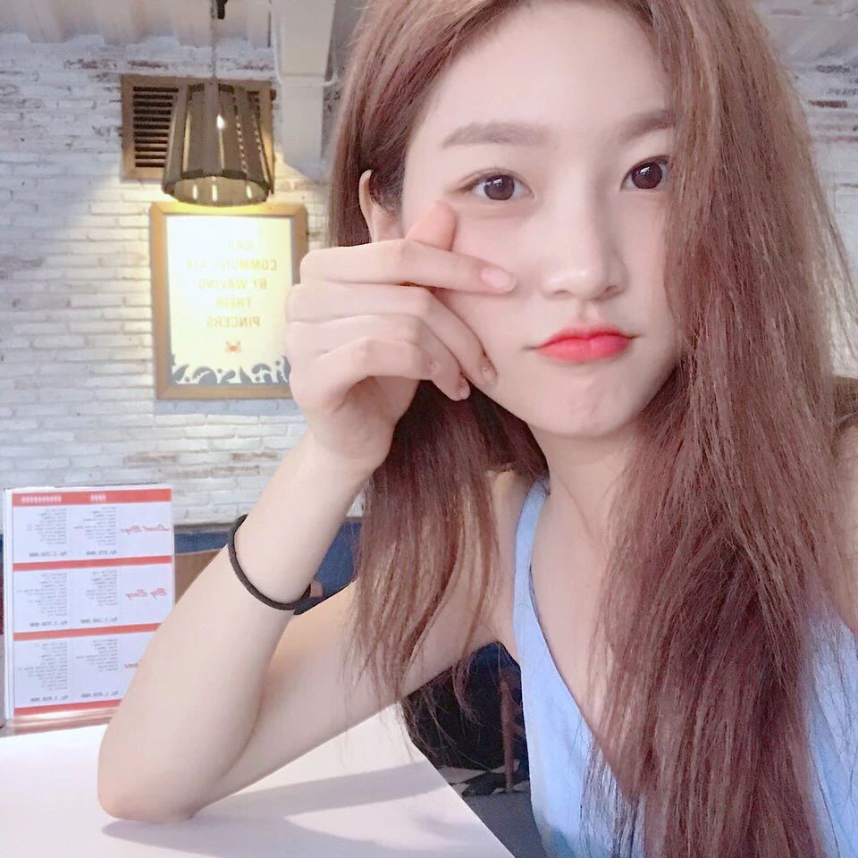 脸上种了樱桃草莓?郑爽崔雪莉的“果汁脸”怎么画出来?