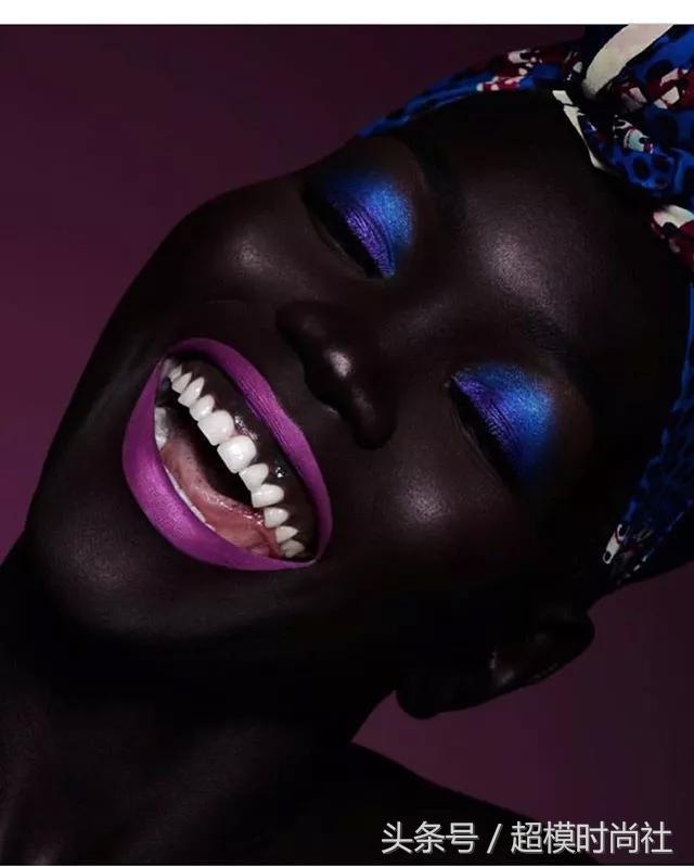 她连牙龈都是乌黑的!但她却敢反歧视,活成INS大热的模特女王