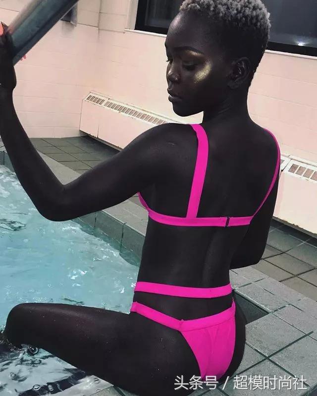 她连牙龈都是乌黑的!但她却敢反歧视,活成INS大热的模特女王