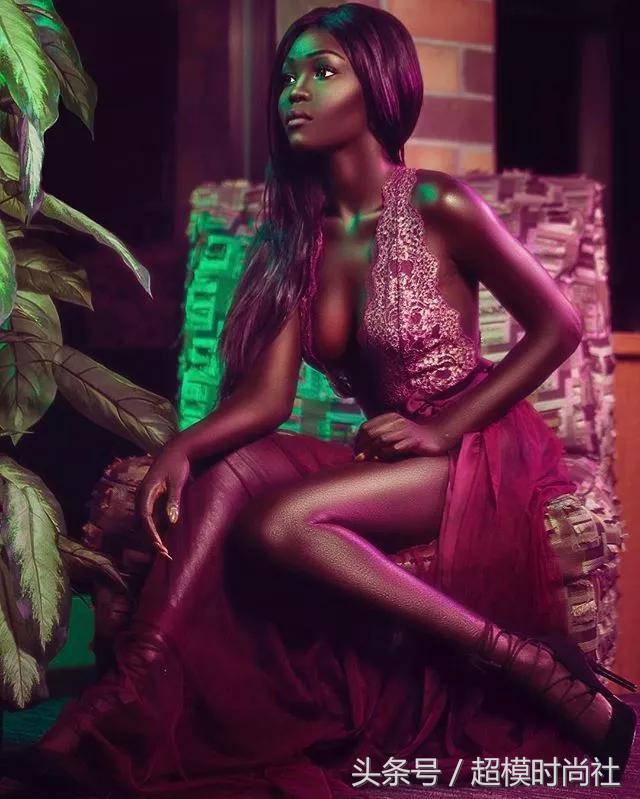 她连牙龈都是乌黑的!但她却敢反歧视,活成INS大热的模特女王