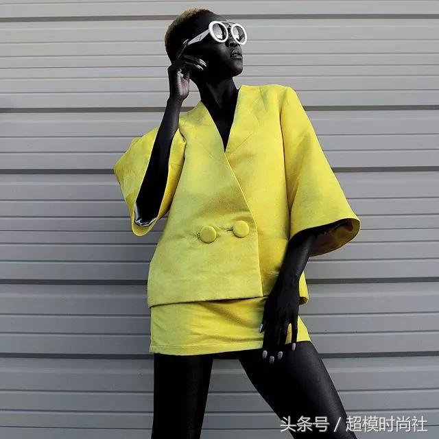 她连牙龈都是乌黑的!但她却敢反歧视,活成INS大热的模特女王