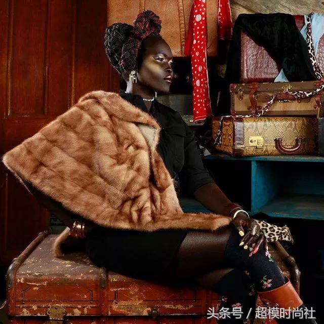 她连牙龈都是乌黑的!但她却敢反歧视,活成INS大热的模特女王