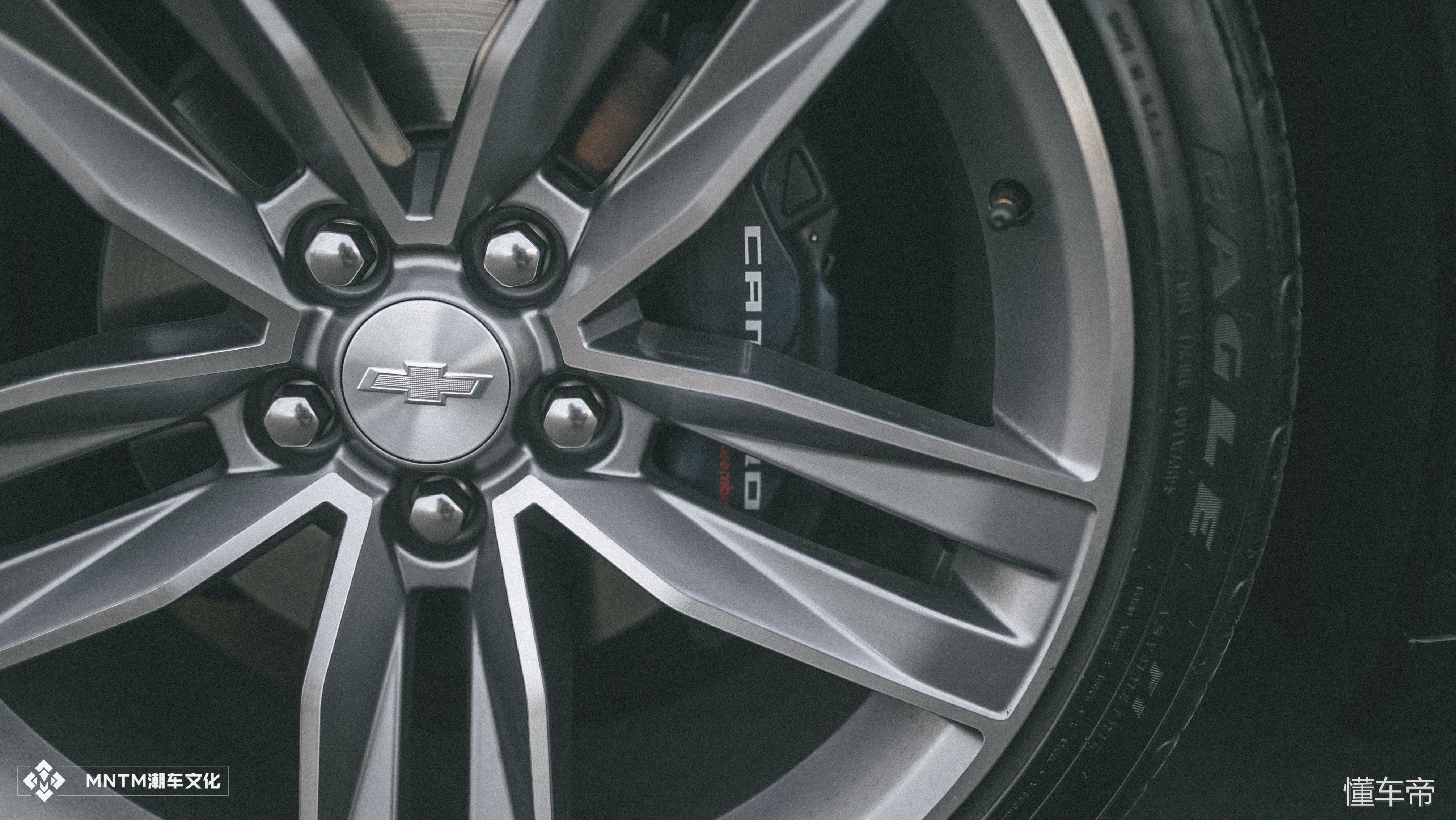 0-1科迈罗对比野马,科迈罗和野马的对比照