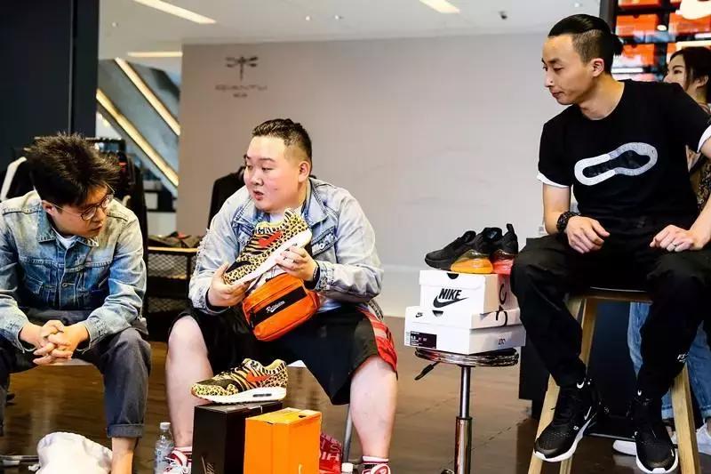 劲话论第四期丨成都sneaker都表白的耐克新鞋，自带增高效果？