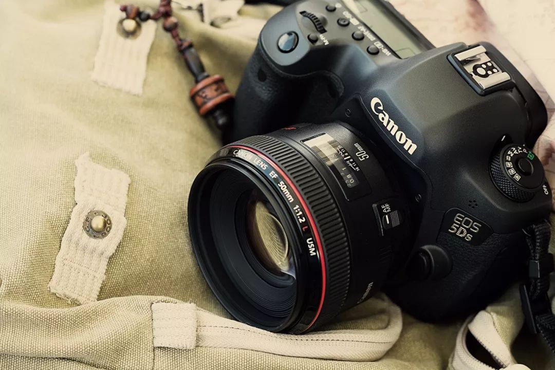 d850为什么卖不过5d4,d850值得买新的吗