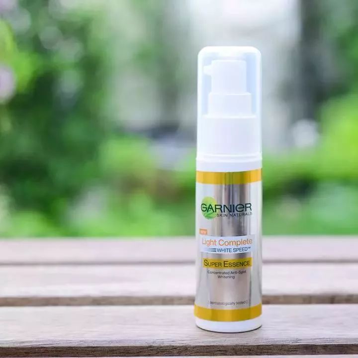 现在还不美白，你是想黑着过完这个夏天吗？v