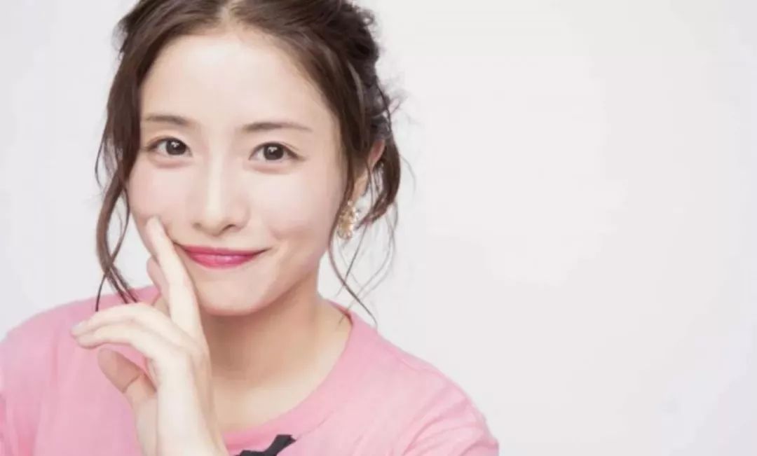 现在还不美白，你是想黑着过完这个夏天吗？v