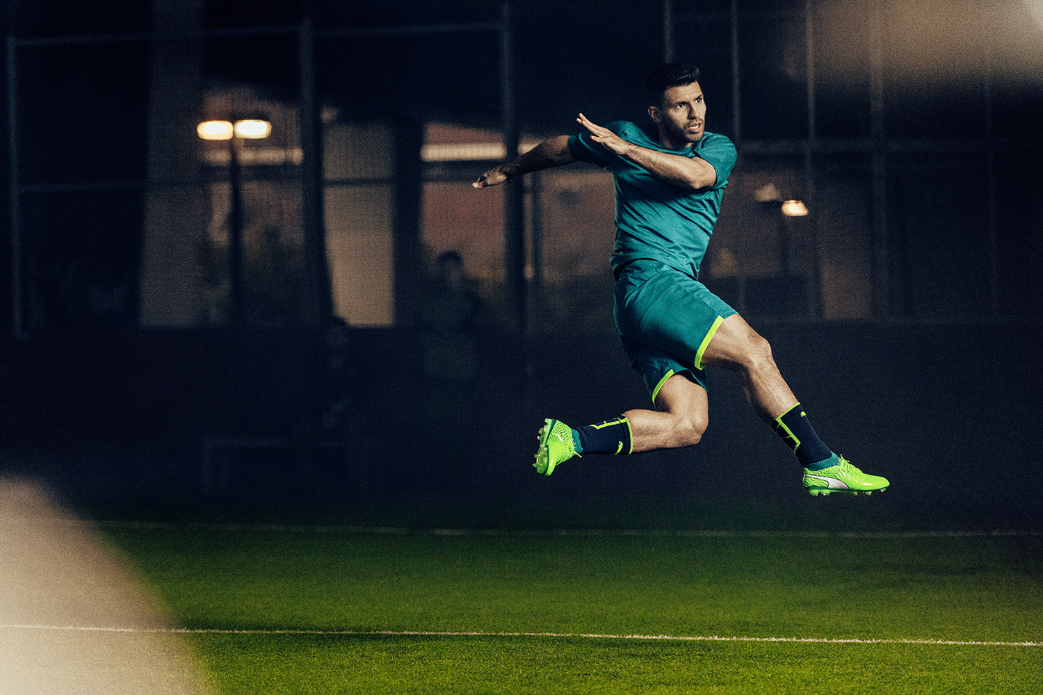 puma全新战靴,puma足球鞋代言球星格列兹曼