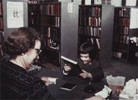 涂美宝莲口红的女孩,涂迪奥口红的女生