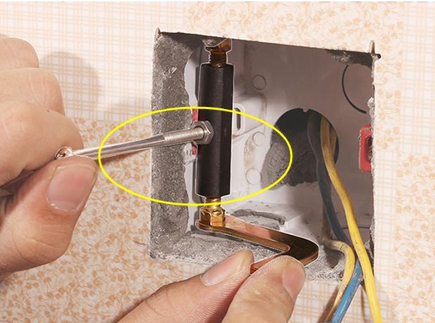 插座断了可以用胶粘吗,插座头坏了修复小妙招