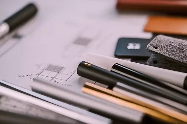 这支能射出激光的笔，可测量所有物体的尺寸！