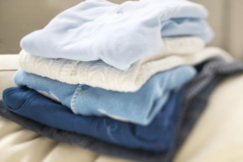 五岁女孩裤子发黄,五岁小女孩短裤发黄为什么