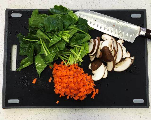 芙蓉鲜蔬汤,在家自己做,五颜六色,又香又鲜,比外面的还好喝!