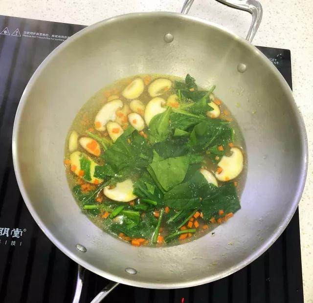 芙蓉鲜蔬汤,在家自己做,五颜六色,又香又鲜,比外面的还好喝!