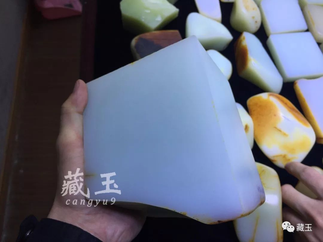 和田玉俄料贵吗,俄料和青海料哪个贵