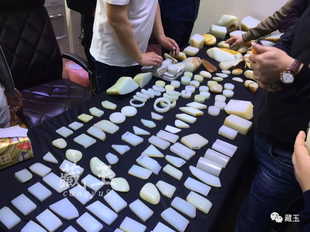 和田玉俄料贵吗,俄料和青海料哪个贵