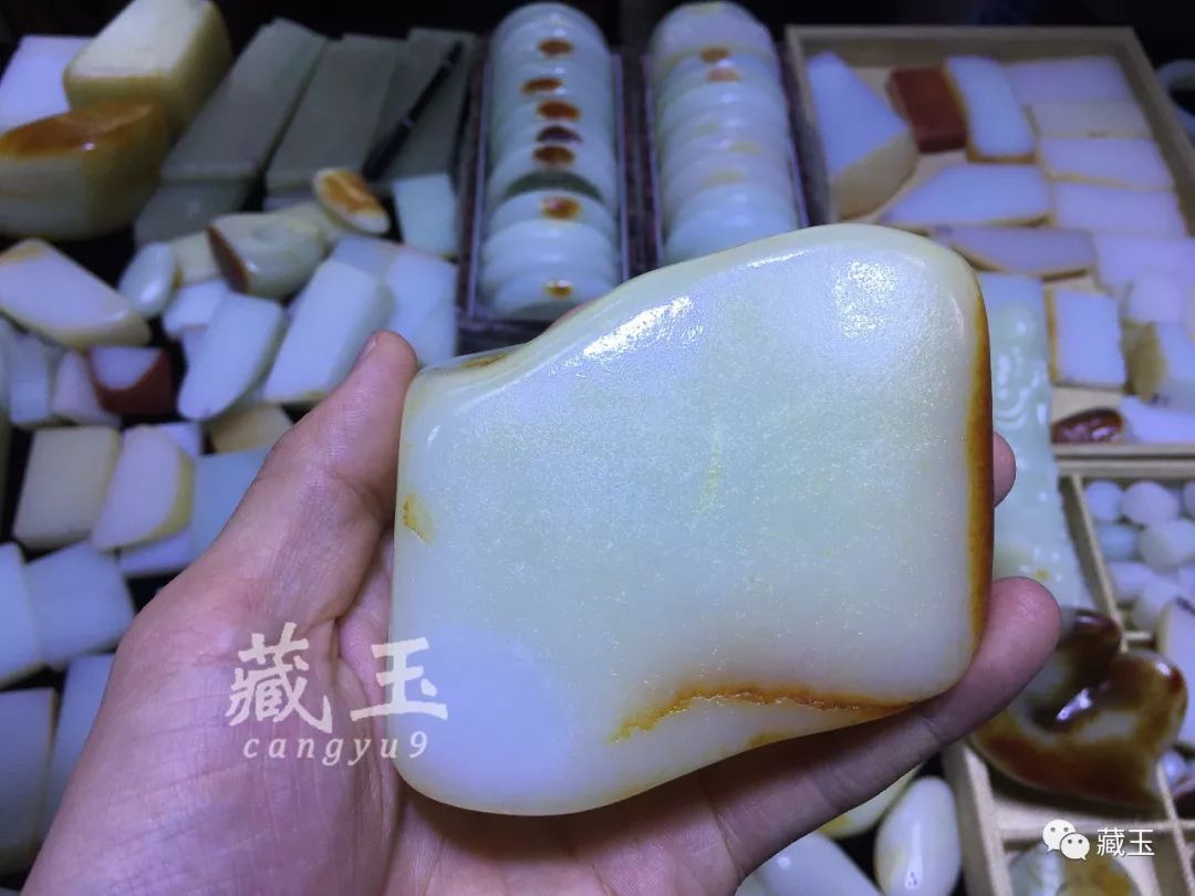 和田玉俄料贵吗,俄料和青海料哪个贵