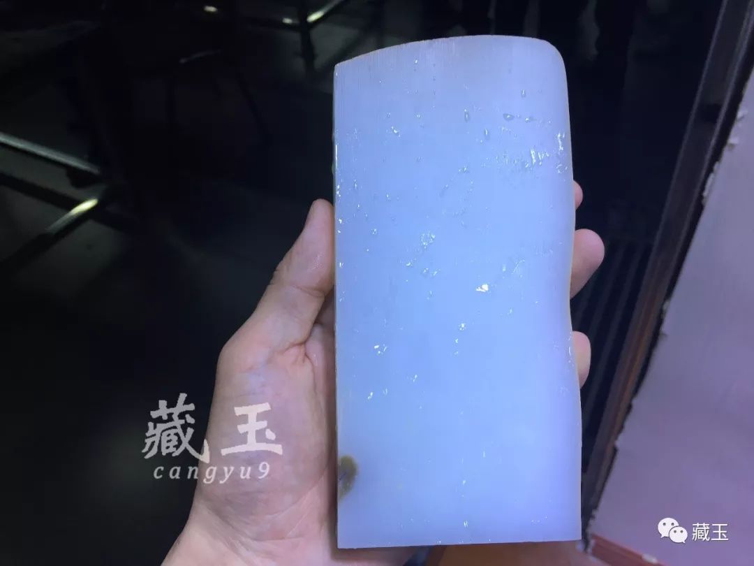 和田玉俄料贵吗,俄料和青海料哪个贵