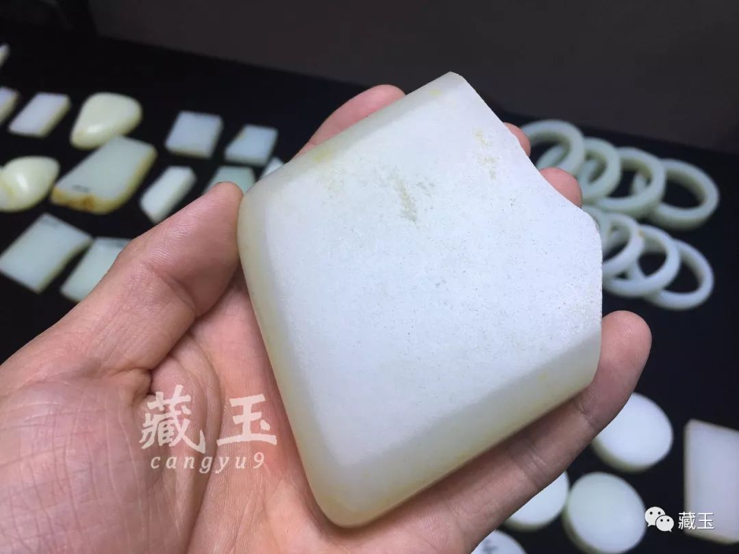 和田玉俄料贵吗,俄料和青海料哪个贵