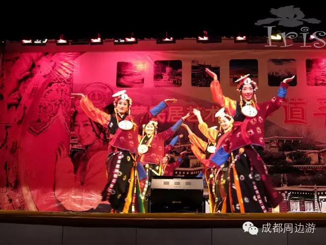 道孚玉科网红民宿,道孚惠远寺莲花圣地风情民宿