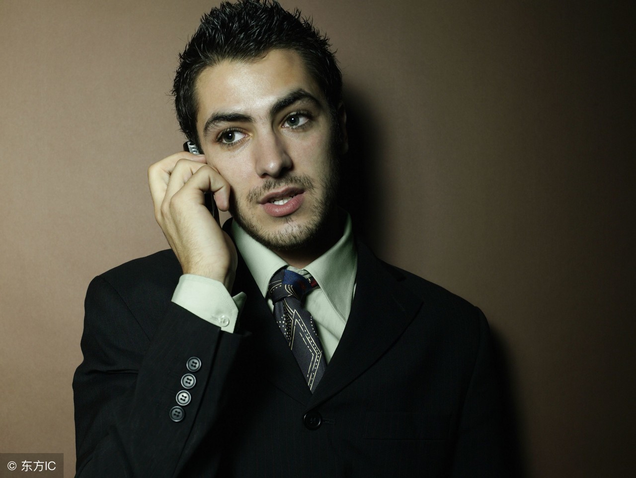 倒三角脸型适合什么发型男士,长脸型适合什么发型男士短发