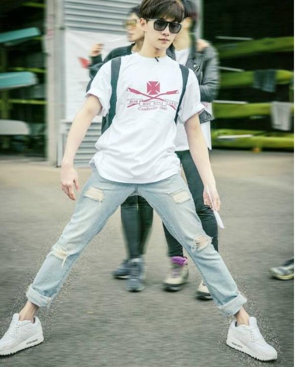 王俊凯小小年纪，不仅颜值高，而且有大长腿