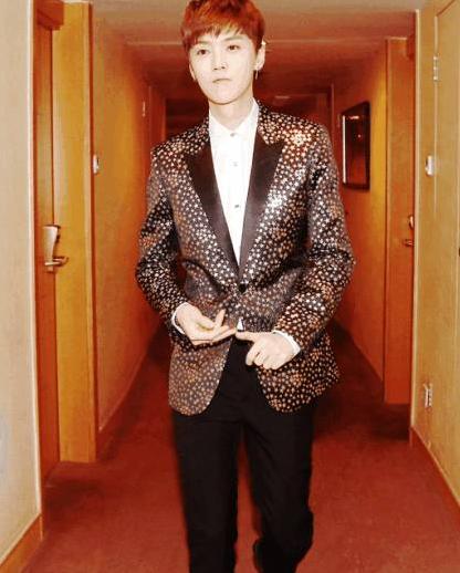 王俊凯小小年纪，不仅颜值高，而且有大长腿