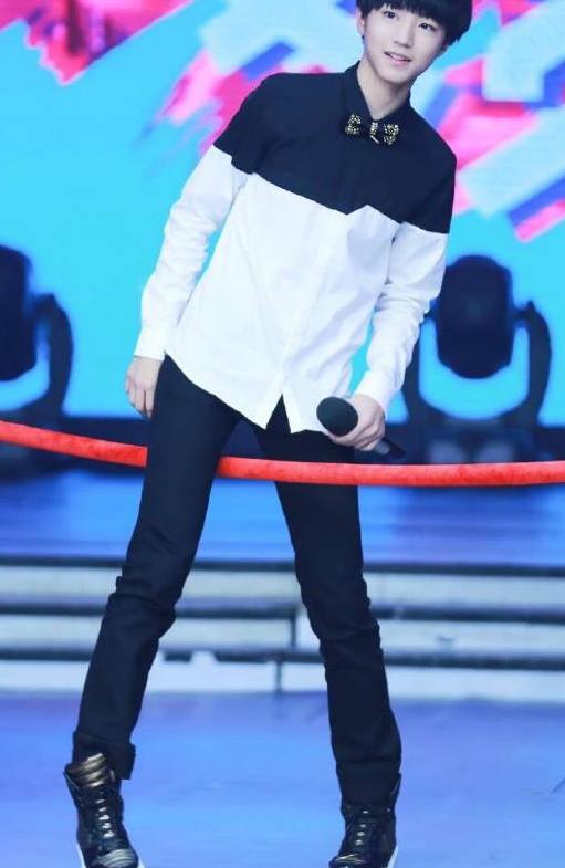 王俊凯小小年纪，不仅颜值高，而且有大长腿