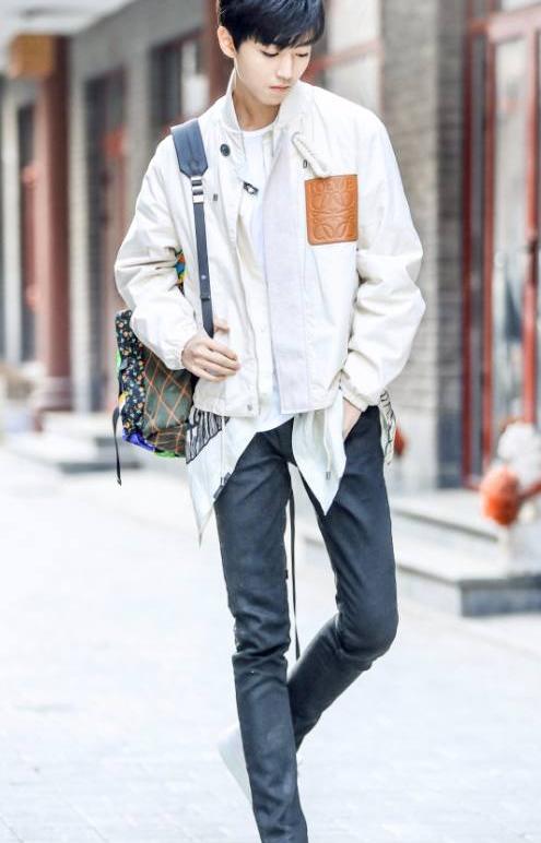 王俊凯小小年纪，不仅颜值高，而且有大长腿