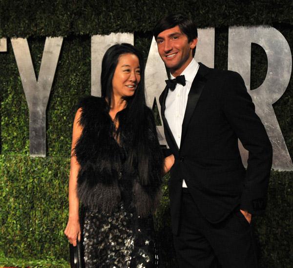 50岁亿万富婆爱上20岁穷小子,亿万富婆恋上年轻男子