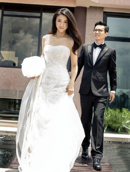 50岁亿万富婆爱上20岁穷小子,亿万富婆恋上年轻男子