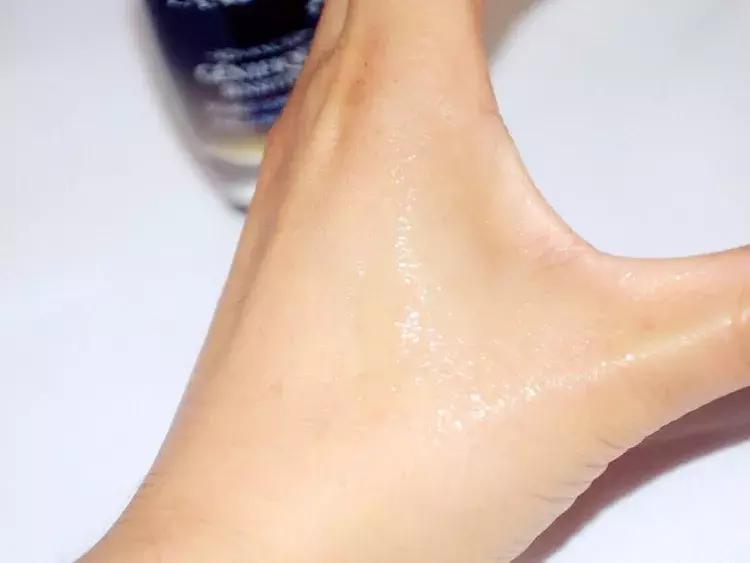 安瓶跟精华液的区别,安瓶和精华区别