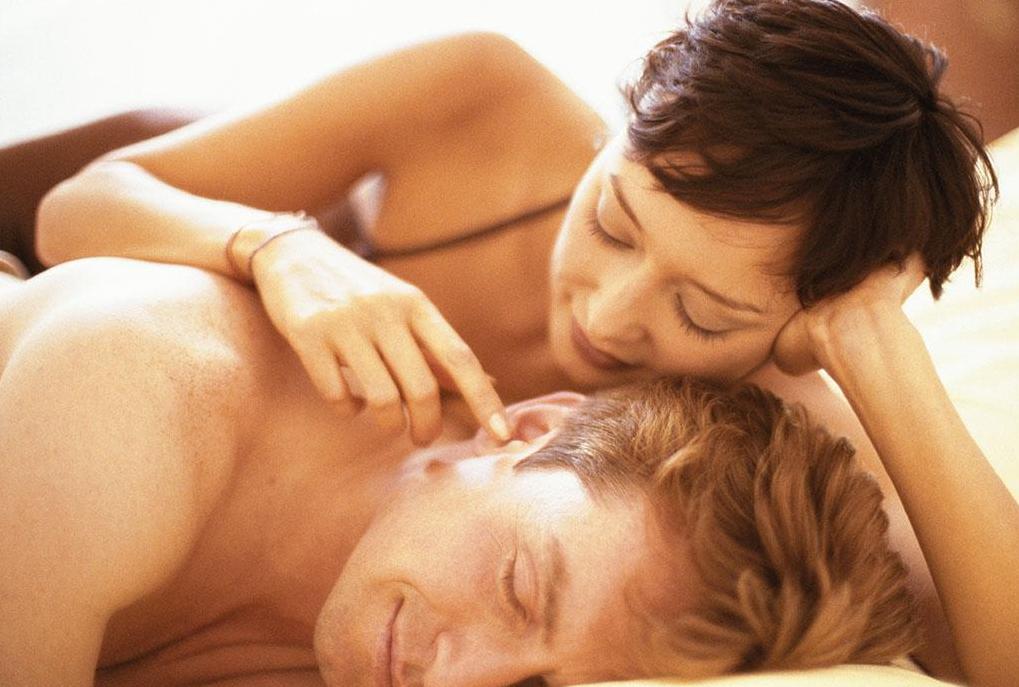 为啥年轻男人都喜欢老年女人,为啥18岁的男生喜欢成熟女人