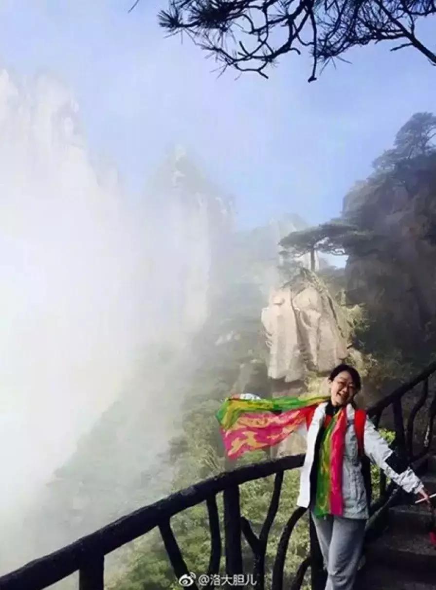 看完我妈拍的春游照片，我跟我爸都哭了……