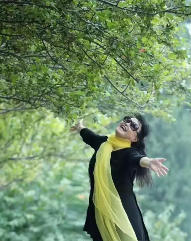 看完我妈拍的春游照片，我跟我爸都哭了……