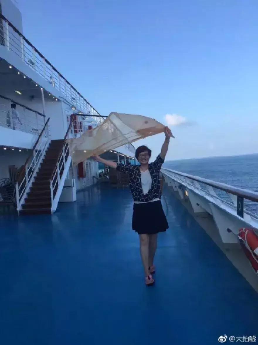 看完我妈拍的春游照片，我跟我爸都哭了……