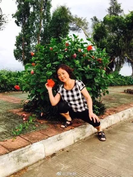 看完我妈拍的春游照片，我跟我爸都哭了……