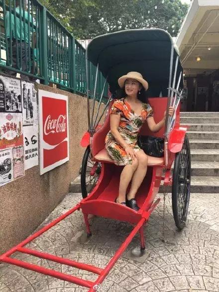 看完我妈拍的春游照片，我跟我爸都哭了……