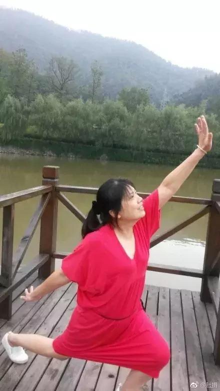 看完我妈拍的春游照片，我跟我爸都哭了……