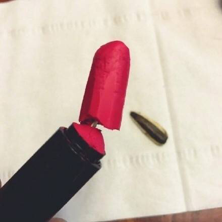 一不小心把口红折断了,一不小心摔断了口红