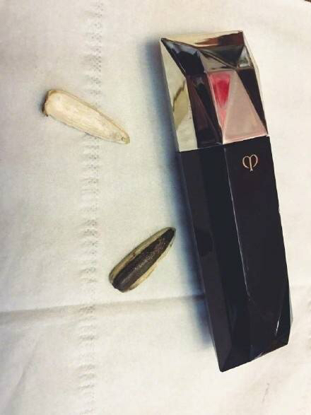 一不小心把口红折断了,一不小心摔断了口红