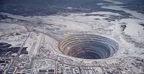 钻石为何能卖天价的秘密是什么 (钻石没有价值为什么那么贵)